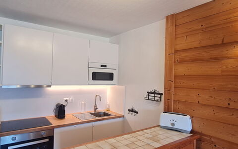 Lauvitel: Appartement, Balkon, Stoel, Schaduw, Buitenmeubels, Daylighting, Aluminium