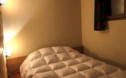 Lauvitel: Appartement, Balkon, Stoel, Schaduw, Buitenmeubels, Daylighting, Aluminium