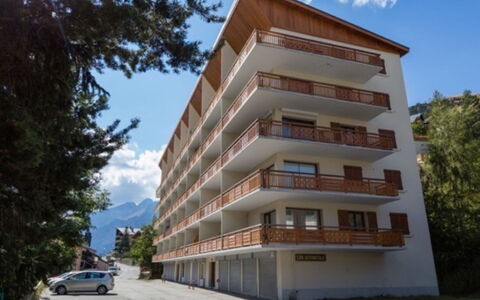 Ecureuils B: Appartement, Balkon, Stoel, Schaduw, Buitenmeubels, Daylighting, Aluminium