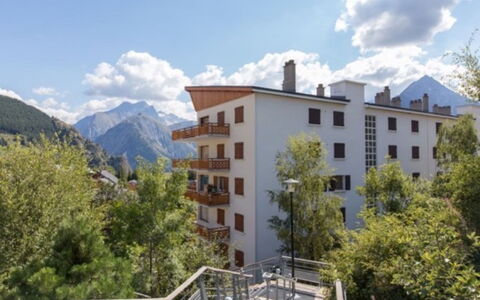 Ecureuils B: Appartement, Balkon, Stoel, Schaduw, Buitenmeubels, Daylighting, Aluminium
