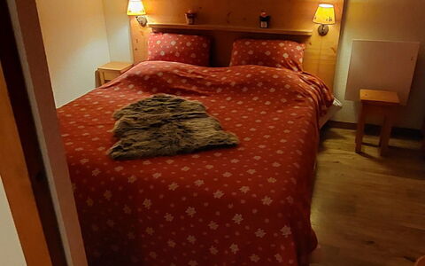 V du Bachat Arolles a: Interieur Ontwerp, Muur, Flooring, Hout, Plafond, Meubilair, Verdieping, Kamer, Verlichting, Appartement