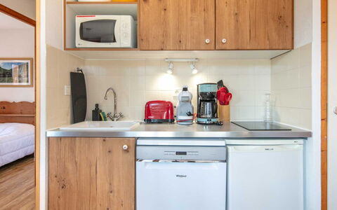 V du Bachat Silene D: Appartement, Balkon, Stoel, Schaduw, Buitenmeubels, Daylighting, Aluminium