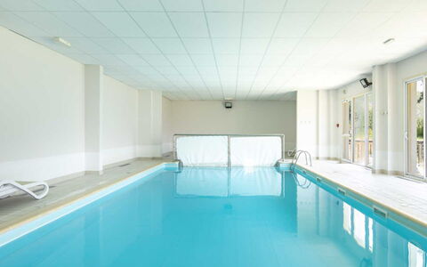 Les Chamois: Keuken, Countertop, Cabinetry, Interieur Ontwerp, Toestel Van De Keuken, Flooring, Meubilair, Hout, Major Appliance, Plafond