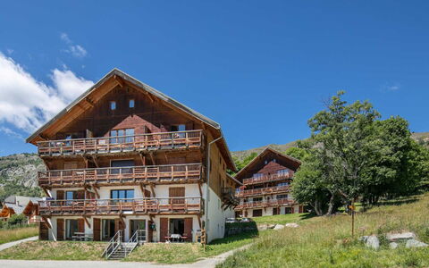 Les Chamois: Bergketen, Vallei, Balkon, Bergdorp, Alpen, Blokhut
