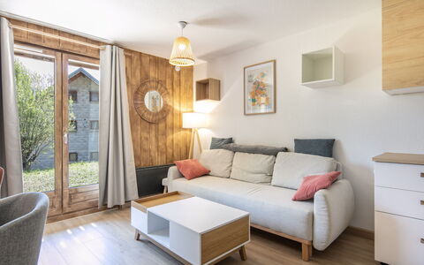 Les Grizzlis: Meubilair, Interieur Ontwerp, Hout, Flooring, Kamer, Verdieping, Huis, Plafond, Woonkamer, Appartement