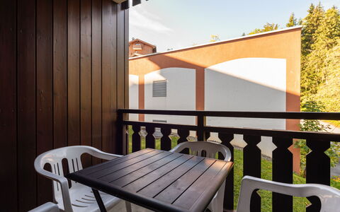 Grande Neige: Hout, Balkon, Beits, Veranda, Hardwood, Leuning, Baluster, Dek, Buitenmeubels