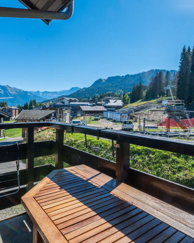 Grand Morillon C: Heuvel Station, Bergketen, Vallei, Balkon, Alpen, Bergdorp, Eco Hotel, Lariks