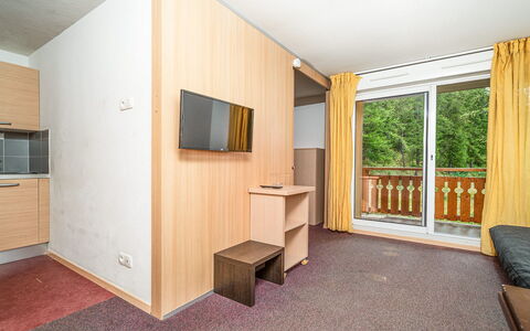 C. du Verdon: Keuken, Countertop, Cabinetry, Interieur Ontwerp, Toestel Van De Keuken, Flooring, Meubilair, Hout, Major Appliance, Plafond