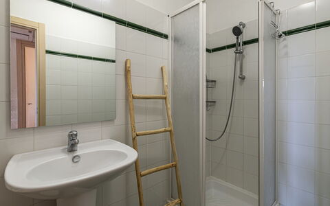 Casa Antonio: Muur, Loodgieterswerkinrichting, Flooring, Badkamer, Verdieping, Interieur Ontwerp, Wastafel In De Badkamer, Loodgieter, Kamer, Kraan
