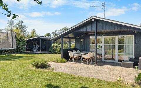 Justina - 200M from the Sea: Meubilair, Interieur Ontwerp, Flooring, Verdieping, Plafond, Kamer, Stoel, Tafel, Appartement, Keuken En Eettafel
