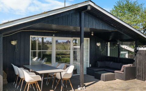 Justina - 200M from the Sea: Meubilair, Interieur Ontwerp, Flooring, Verdieping, Plafond, Kamer, Stoel, Tafel, Appartement, Keuken En Eettafel