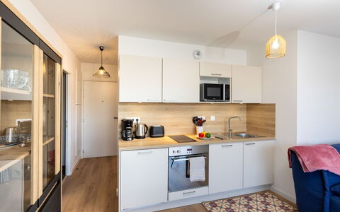 Racines: Meubilair, Interieur Ontwerp, Flooring, Muur, Countertop, Verdieping, Hout, Keuken, Cabinetry, Kamer