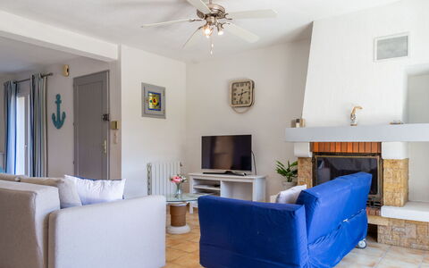Bosquet des Ecureuils 17: Meubilair, Interieur Ontwerp, Bankstel, Muur, Flooring, Woonkamer, Verdieping, Hout, Kamer, Plafond