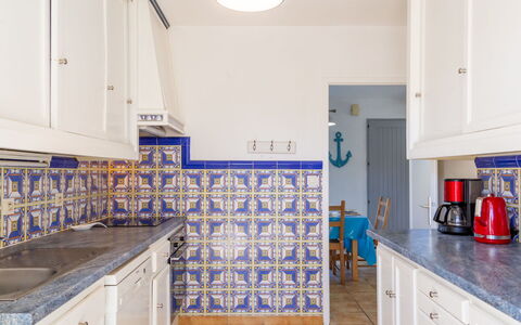 Bosquet des Ecureuils 17: Blauw, Flooring, Verdieping, Interieur Ontwerp, Keuken, Tegel, Cabinetry, Countertop, Verf, Ontwerp
