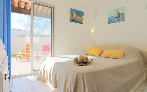 Domaine Grand Plage: Flooring, Interieur Ontwerp, Verdieping, Appartement, Balkon, Plafond, Condominium, Stoel, Schaduw, Veranda