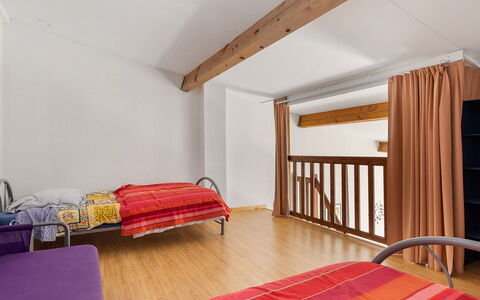 Perles du Soleil: Flooring, Interieur Ontwerp, Verdieping, Appartement, Balkon, Plafond, Condominium, Stoel, Schaduw, Veranda