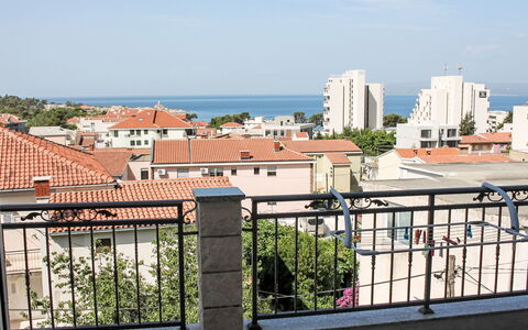Makarska 40: Flooring, Interieur Ontwerp, Verdieping, Appartement, Balkon, Plafond, Condominium, Stoel, Schaduw, Veranda
