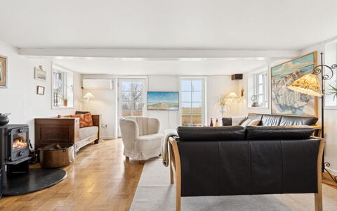 Bena - 2Km from the Sea: Meubilair, Interieur Ontwerp, Bankstel, Flooring, Hout, Verdieping, Woonkamer, Plafond, Houten Vloer, Huis