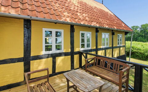 Bena - 2Km from the Sea: Hout, Verblijf, Beits, Schaduw, Hardwood, Ontwerp, Veranda, Siding, Plank, Hek