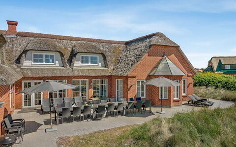 Gytha - 75M from the Sea: Landgoed, Schaduw, Oprit, Boerderij