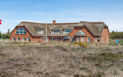 Gytha - 75M from the Sea: Landgoed, Schaduw, Oprit, Boerderij