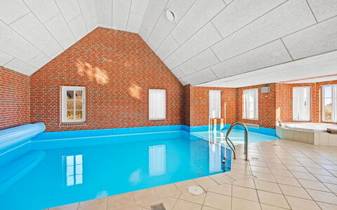 Gytha - 75M from the Sea: Landgoed, Schaduw, Oprit, Boerderij