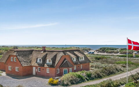 Gytha - 75M from the Sea: Landgoed, Schaduw, Oprit, Boerderij