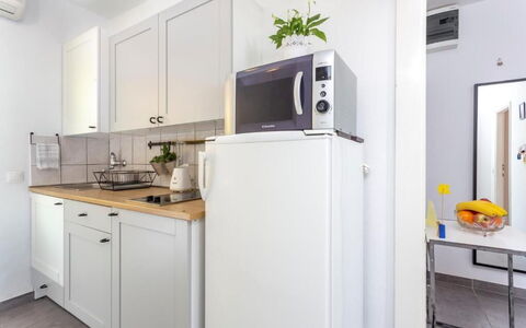 Peaceful Apartment With Beautiful View - Hvar: Major Appliance, Toestel Van De Keuken, Keuken, Interieur Ontwerp, Meubilair, Flooring, Countertop, Cabinetry, Kamer, Verdieping