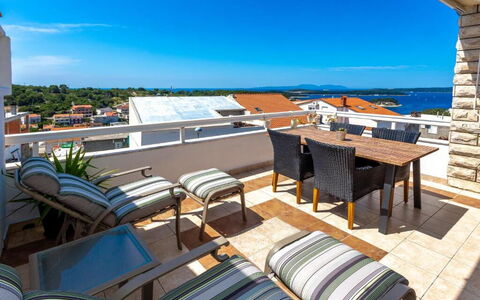 Peaceful Apartment With Beautiful View - Hvar: Appartement, Balkon, Toevlucht, Landgoed, Condominium, Hotel, Villa, Eco Hotel, Buitenmeubels, Penthouse