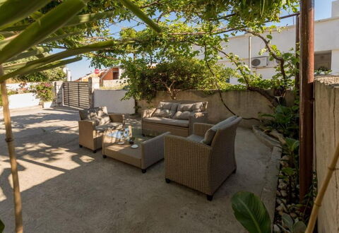 Appartamento Nomads, Ac, Wifi Hvar: Bloempot, Meubilair, Buitenmeubels, Schaduw, Kamerplant, Tuin, Stoel, Binnenplaats, Werf