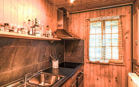 La Capsule: Hout, Plafond, Verdieping, Flooring, Beits, Hardwood, Kamer, Lichte Inrichting, Blokhut, Keuken