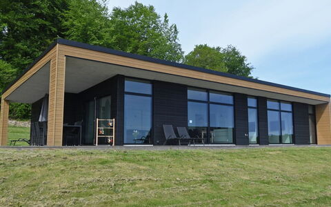 Hildegunda - 600M from the Sea: Dak, Huis, Huis, Verblijf, Deur, Siding, Dek, Veranda, Plank, Hardwood