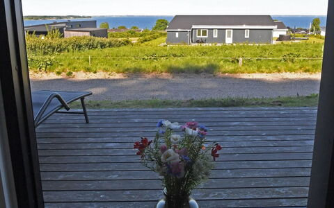 Hildegunda - 600M from the Sea: Dak, Huis, Huis, Verblijf, Deur, Siding, Dek, Veranda, Plank, Hardwood