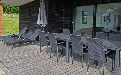 Hildegunda - 600M from the Sea: Dak, Huis, Huis, Verblijf, Deur, Siding, Dek, Veranda, Plank, Hardwood