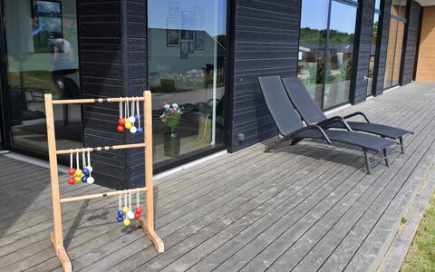 Hildegunda - 600M from the Sea: Dak, Huis, Huis, Verblijf, Deur, Siding, Dek, Veranda, Plank, Hardwood