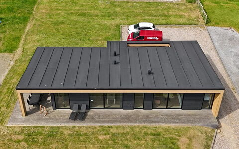 Hildegunda - 600M from the Sea: Dak, Huis, Huis, Verblijf, Deur, Siding, Dek, Veranda, Plank, Hardwood