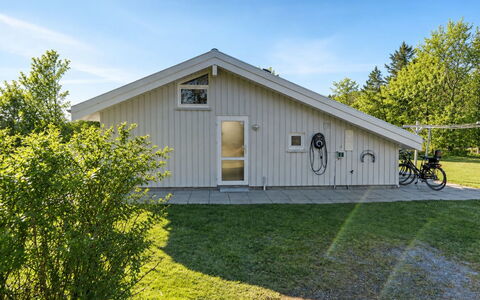 Henri - 1.2Km from the Sea: Huis, Dak, Verblijf, Landgoed, Garden Gebouwen, Siding, Landscaping, Werf, Boerderij, Schuur