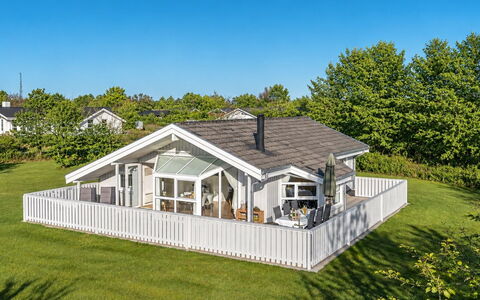 Henri - 1.2Km from the Sea: Huis, Dak, Verblijf, Landgoed, Schaduw, Siding, Veranda, Landscaping, Ontwerp, Werf