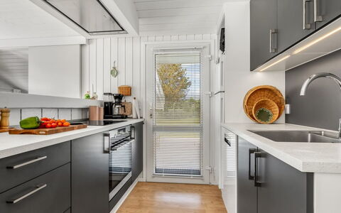 Henri - 1.2Km from the Sea: Toestel Van De Keuken, Keuken, Countertop, Major Appliance, Huishoudapparatuur, Cabinetry, Interieur Ontwerp, Flooring, Hout, Meubilair