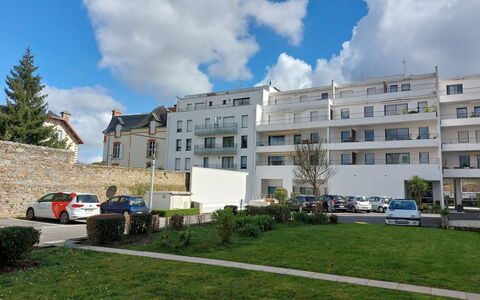 T2 avec Balcon,Calme et Près du Port: Zwembad, Toevlucht, Samengesteld Materiaal, Recreatie, Vrije Tijd, Schaduw, Vakantie, Badplaats, Recreatiecentrum