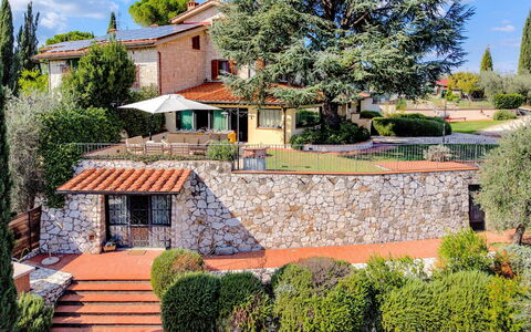 Villa Elsa di Bibbiano Pool, Sauna and View: Struik, Facade, Architectuur, Huis, Woongebied, Huis, Tuin, Landgoed, Hacienda, Villa