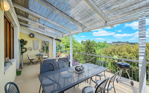 Casamia Tuscan Oasis: 4Br Panoramic Penthouse, Sky: Meubilair, Stoel, Buitenmeubels, Veranda, Tafel, Buitentafel, Schaduw, Keuken En Eettafel, Balkon, Dek