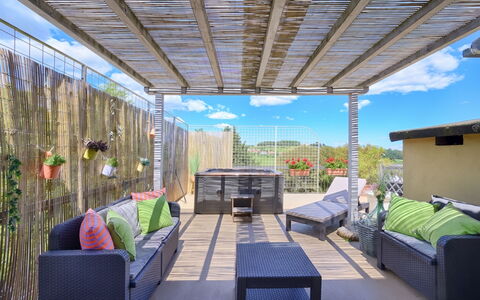 Casamia Sky-High Panoramic Retreat: Penthouse with: Meubilair, Buitenmeubels, Stoel, Tafel, Buitentafel, Schaduw, Eco Hotel, Tuin, Backyard, Patio