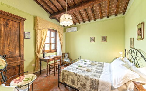 Dimora Di Castroncello: Meubilair, Interieur Ontwerp, Plafond, Bed, Slaapkamer, Verdieping, Flooring, Tafel, Linens, Kamer