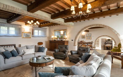 Villa Cortona: Eco-Sustainable Luxury Estate with