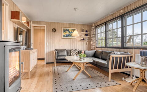 Thorir - 500M from the Sea: Meubilair, Hout, Interieur Ontwerp, Flooring, Verdieping, Plafond, Woonkamer, Bankstel, Kamer, Hardwood