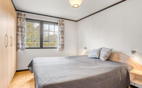 Thorir - 500M from the Sea: Bed, Slaapkamer, Hout, Interieur Ontwerp, Meubilair, Verdieping, Plafond, Laken, Flooring, Kamer
