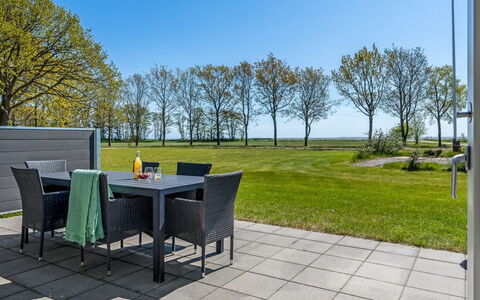 Ilsebeth - 400M from the Sea: Meubilair, Buitenmeubels, Stoel, Tuin, Schaduw, Hardwood, Buitentafel, Landscaping, Patio, Gazon