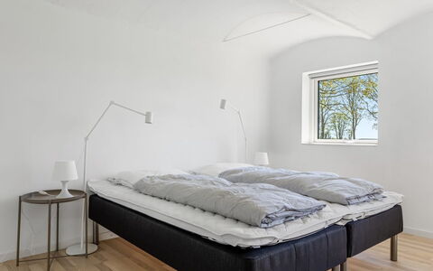 Ilsebeth - 400M from the Sea: Flooring, Verdieping, Interieur Ontwerp, Meubilair, Slaapkamer, Bed, Linens, Bedding, Plafond, Bed Frame