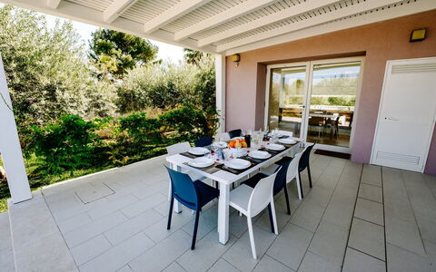 Villa Virginia: Meubilair, Stoel, Tafel, Buitenmeubels, Buitentafel, Keuken En Eettafel, Tuin, Schaduw, Landscaping, Patio